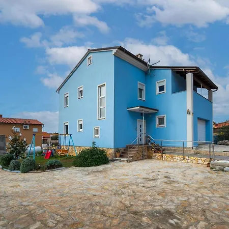 1 Bedroom Lovely In Apartment *