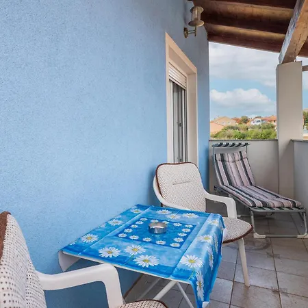 1 Bedroom Lovely In Appartement Barbariga