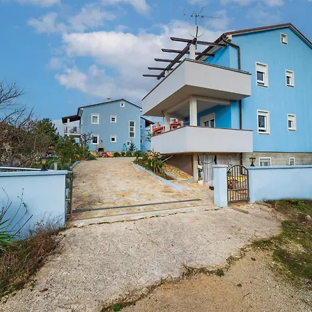 1 Bedroom Lovely In Appartement