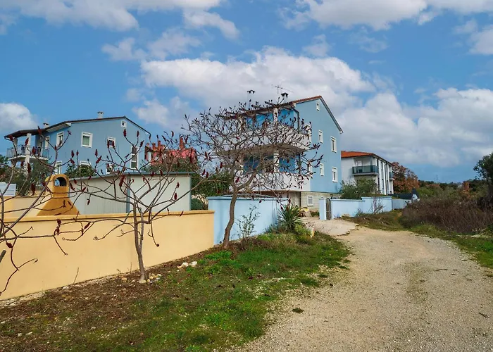 1 Bedroom Lovely In *