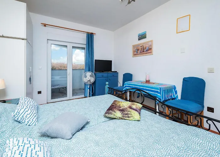 1 Bedroom Lovely In Appartement Barbariga